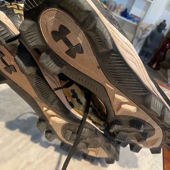 BASEBALL CLEATS - Picture 5 of 8